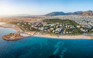 Αθηναϊκή Ριβιέρα: Αναπλάσεις και επενδύσεις δίνουν νέα πνοή στο παραλιακό μέτωπο