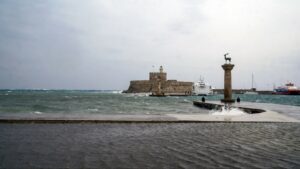 Καιρός: Πρωτομαγιά με βροχές σε Δωδεκάνησα και την Κρήτη - Πότε έρχονται 30άρια
