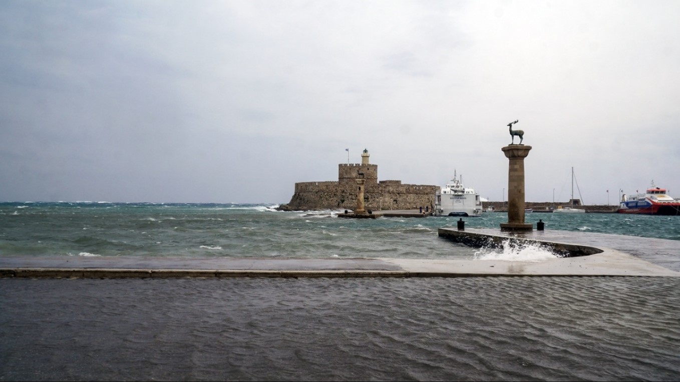 Καιρός: Πρωτομαγιά με βροχές σε Δωδεκάνησα και την Κρήτη - Πότε έρχονται 30άρια