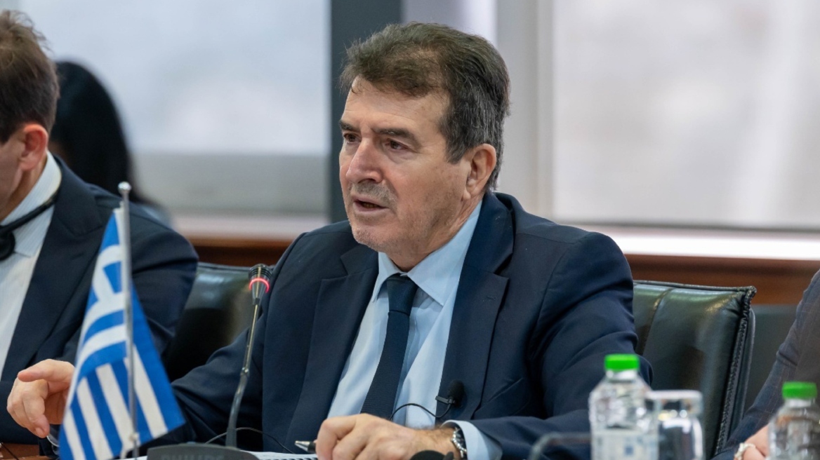 Μιχάλης Χρυσοχοΐδης: Μόνο η σύλληψη αξίζει στους κουκουλοφόρους που εισέβαλαν στη Νομική