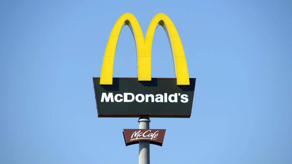 McDonald’s: Η υποχώρηση στις πωλήσεις εντείνει τη στρατηγική εκπτώσεω