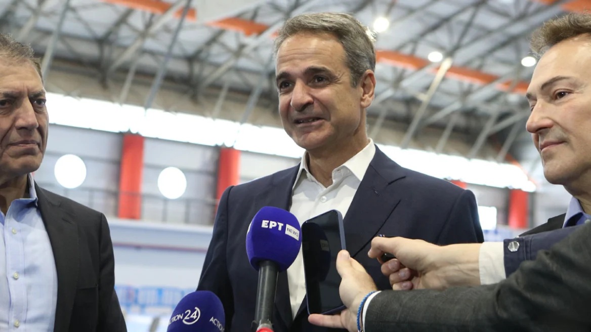 Κυριάκος Μητσοτάκης: Στα ανακαινισμένα γήπεδα στίβου και ξιφασκίας στην Παιανία