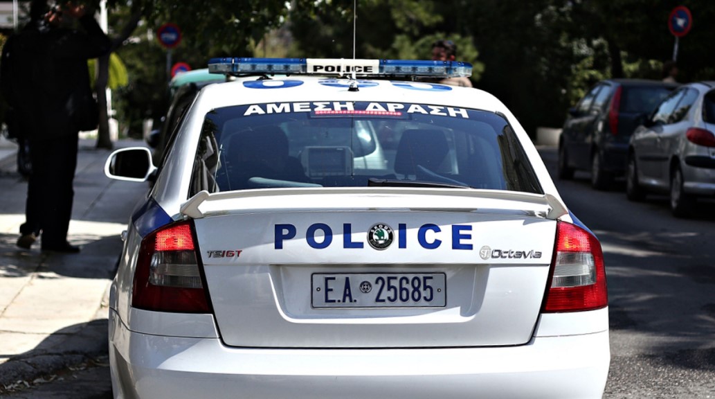 ΕΛ.ΑΣ: Συνελήφθη 17χρονος στην Κατερινή - Έκαψε και πέταξε σε κάδο γυναίκα στην Πολωνία και ήρθε στην Ελλάδα για... διακοπές