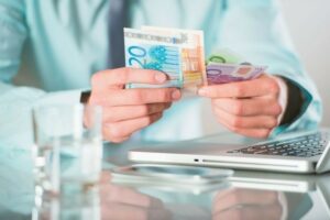 Ο ΕΦΚΑ στρέφεται σε ιδιώτες για την είσπραξη ληξιπρόθεσμων οφειλών