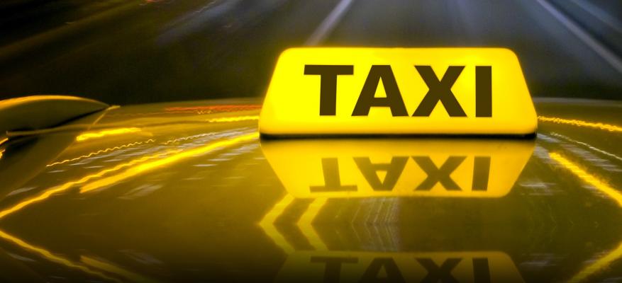 Οδηγός ταξί χωρίς άδεια ζήτησε 310 ευρώ από πελάτισσα για τη διαδρομή Αεροδρόμιο - Σύνταγμα