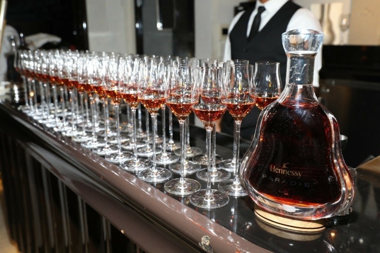 Η Moët Hennessy μειώνει το προσωπικό της κατά 13% λόγω πτώσης της ζήτησης για ποτά