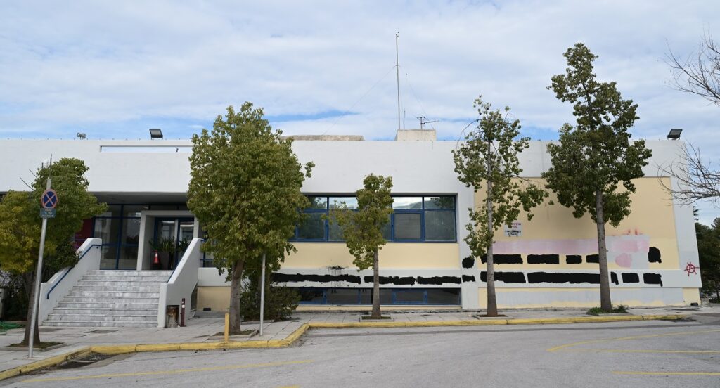 Ζωγράφου: Πεδίο μάχης κουκουλοφόρων η Πολυτεχνειούπολη - Χτύπησαν γυναίκα υπάλληλο