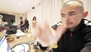 Η Μπιάνκα Σενσόρι εμφανίστηκε γυμνή σε livestream και προκάλεσε έκπληξη – Δείτε βίντεο