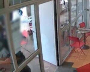«Έφαγα ένα δυνατό χαστούκι, με απείλησαν»: Τι είπε το θύμα της επίθεσης στην Πολυτεχνειούπολη