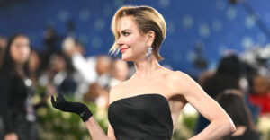 Νικόλ Κίντμαν: Η εντυπωσιακή εμφάνιση στο Met Gala 2025 - Έκοψε κοντά τα μαλλιά της