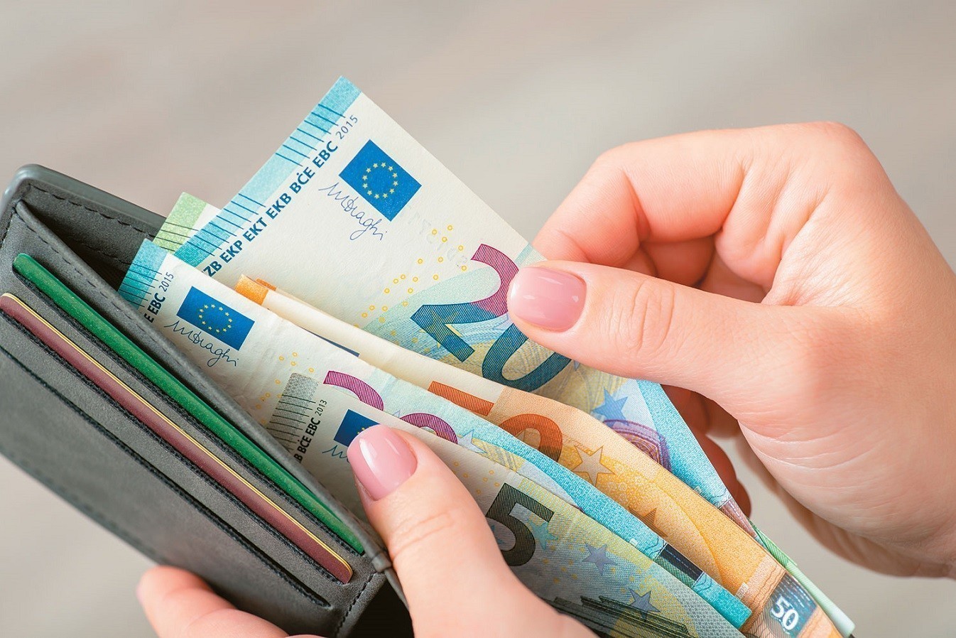 Αναδρομικά έως 8.556 ευρώ για χιλιάδες συνταξιούχους – Τι προβλέπεται για τις πληρωμές