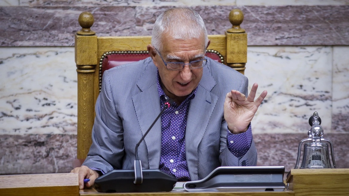 Κακλαμάνης κατά Κωνσταντοπούλου: Επιθυμεί προνομιακή πρόσβαση για την δικογραφία των Τεμπών, έχει ταπεινά κίνητρα