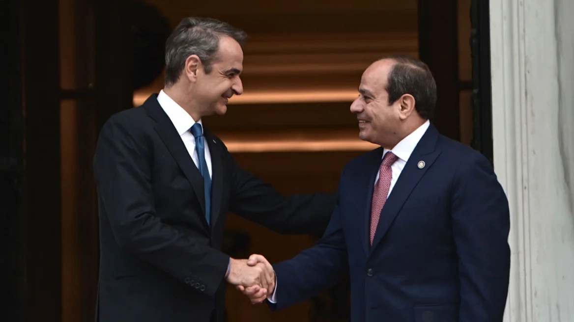 Στο Μαξίμου με τον Κυριάκο Μητσοτάκη ο Αλ Σίσι - Τα μηνύματά του για το μεταναστευτικό και τη στενή συνεργασία με την Ελλάδα