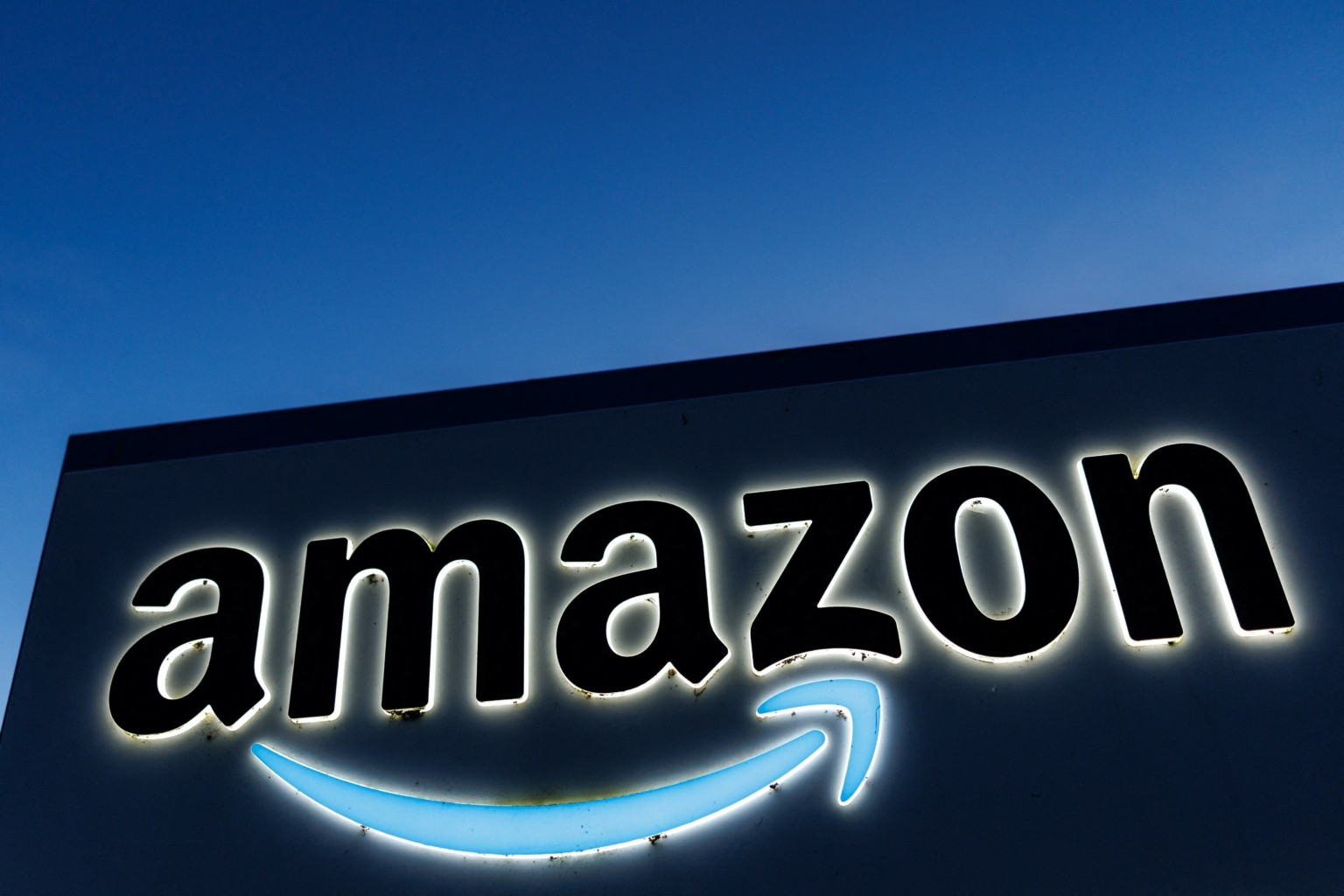 Οι δασμοί Τραμπ φέρνουν αυξήσεις τιμών στην Amazon – Πλήγμα σε ρούχα, ηλεκτρονικά και παιχνίδια