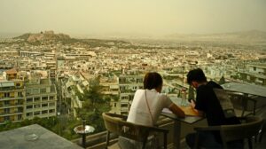 Καιρός: Ζέστη με σκόνη και σήμερα – Πότε καθαρίζει η ατμόσφαιρα
