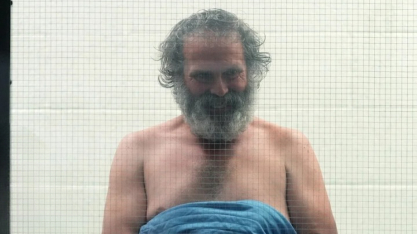Σοκ για την Τζένιφερ Άνιστον: O stalker της ηθοποιού εμφανίστηκε γυμνός στο δικαστήριο