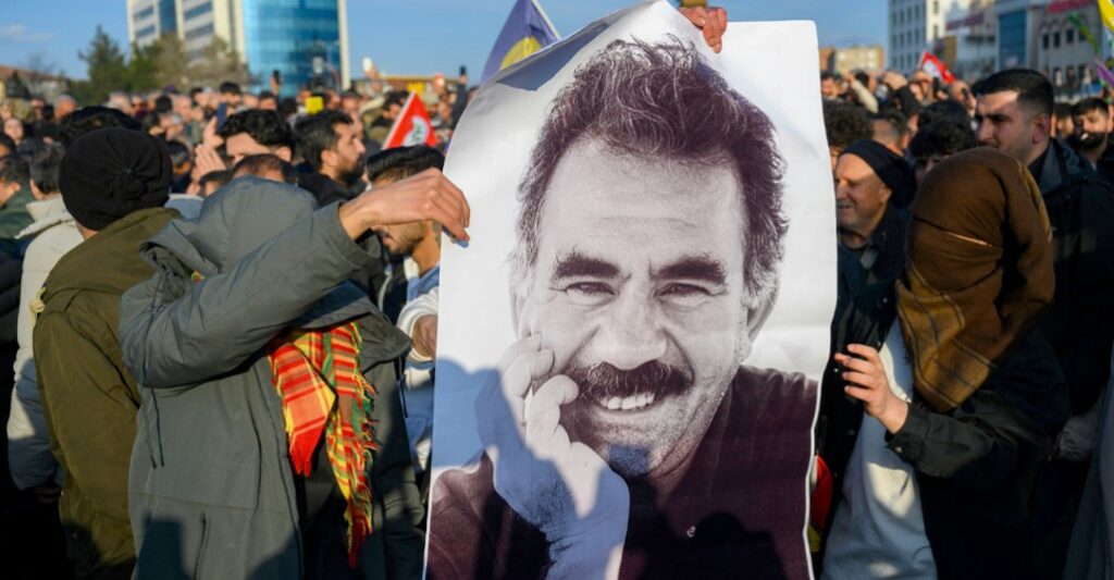 Το PKK ανακοίνωσε τη διάλυσή του και το τέλος του ένοπλου αγώνα