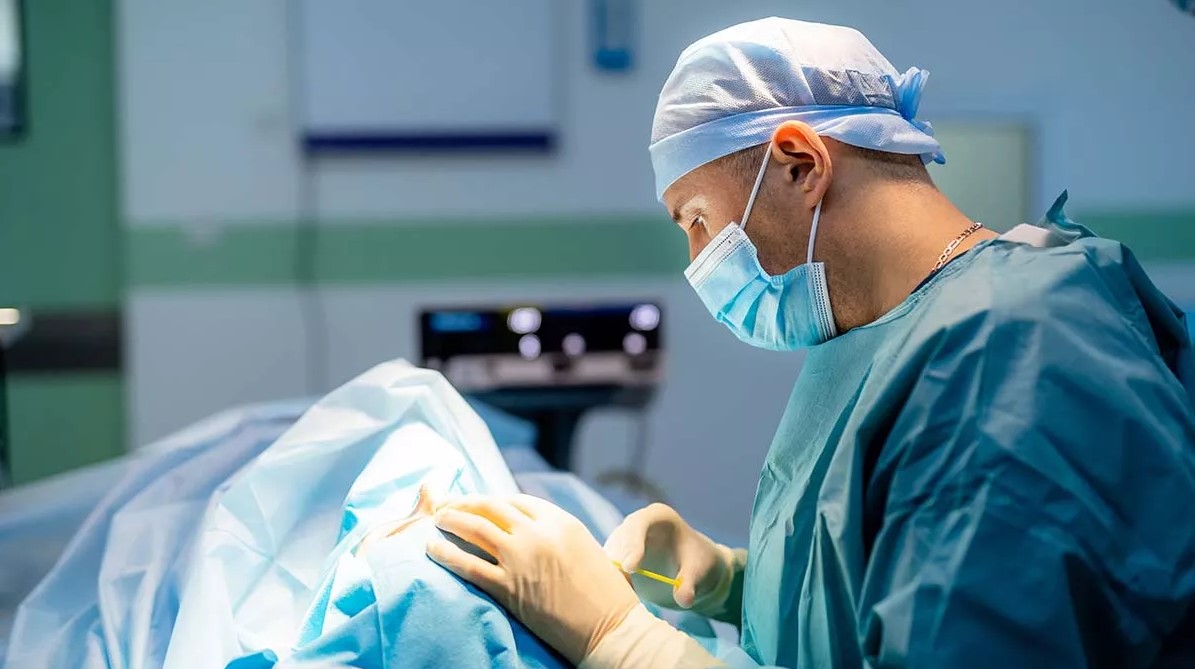 Με δωρεάν απογευματινά χειρουργεία σε ιδιωτικές κλινικές ξεκινά ο Μάιος – Ποια είναι η διαδικασία