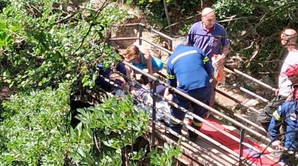 Τραγωδία στη Νέδα: Η μητέρα του 4χρονου ήθελε να βουτήξει κι εκείνη στο κενό