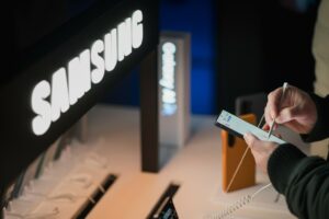 Samsung: Κοντά σε συμφωνία για την εξαγορά της γερμανικής FläktGroup έναντι $1,5 δισ.