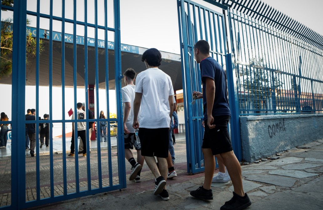 Αχαΐα: Καρατομείται γυμνασιάρχης που έβαζε μαθητές να ζητούν γονατιστοί συγγνώμη