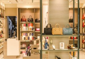 Κίνα: Οι πολυτελείς οίκοι επιστρέφουν στην αποκλειστικότητα – Νέα στρατηγική στην αγορά