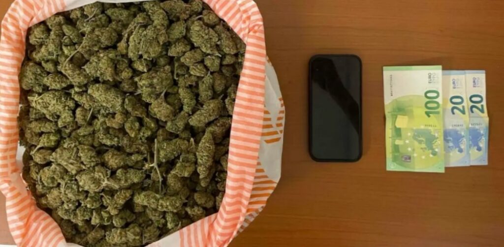 Θεσσαλονίκη: Αστυνομικοί έστησαν παγίδα σε 30χρονο που διακινούσε ναρκωτικά μέσω... ταχυδρομείου