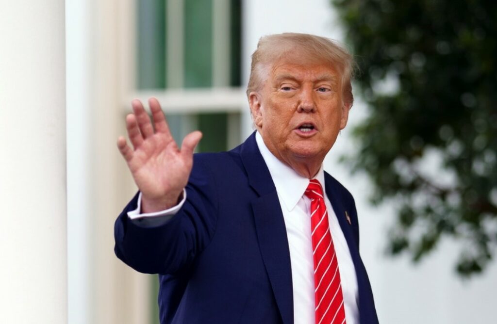 ΗΠΑ: Υπό έρευνα ο πρώην διευθυντής του FBI – Η κυβέρνηση τον καταγγέλλει για απειλή σε βάρος του Τραμπ