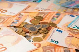 Πλεόνασμα 2,1 δισ. ευρώ κατέγραψε ο κρατικός προϋπολογισμός το επτάμηνο του 2025