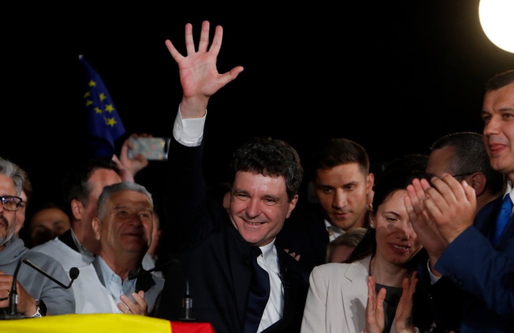 Εκλογές στη Ρουμανία: Ο κεντρώος ευρωπαϊστής υποψήφιος Νταν εκλέγεται πρόεδρος