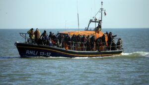 Βρετανία: Ναυάγιο με μετανάστες στη Μάγχη - Ένας νεκρός και 60 διασωθέντες