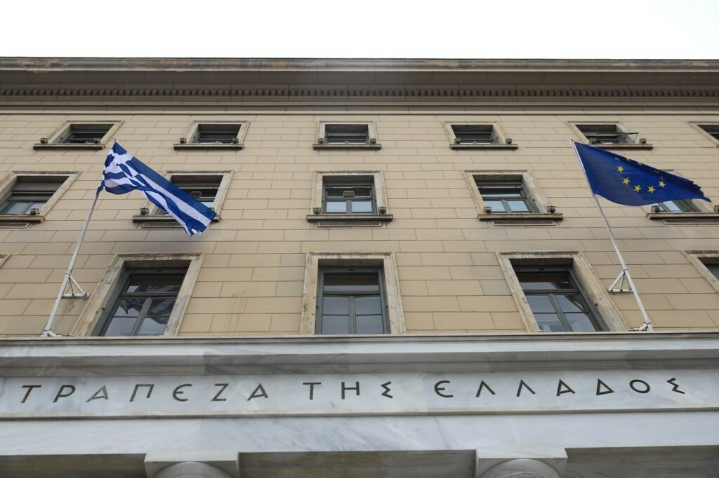 ΤτΕ: Μειώθηκαν κατά 795 εκατ. ευρώ οι ιδιωτικές καταθέσεις τον Απρίλιο