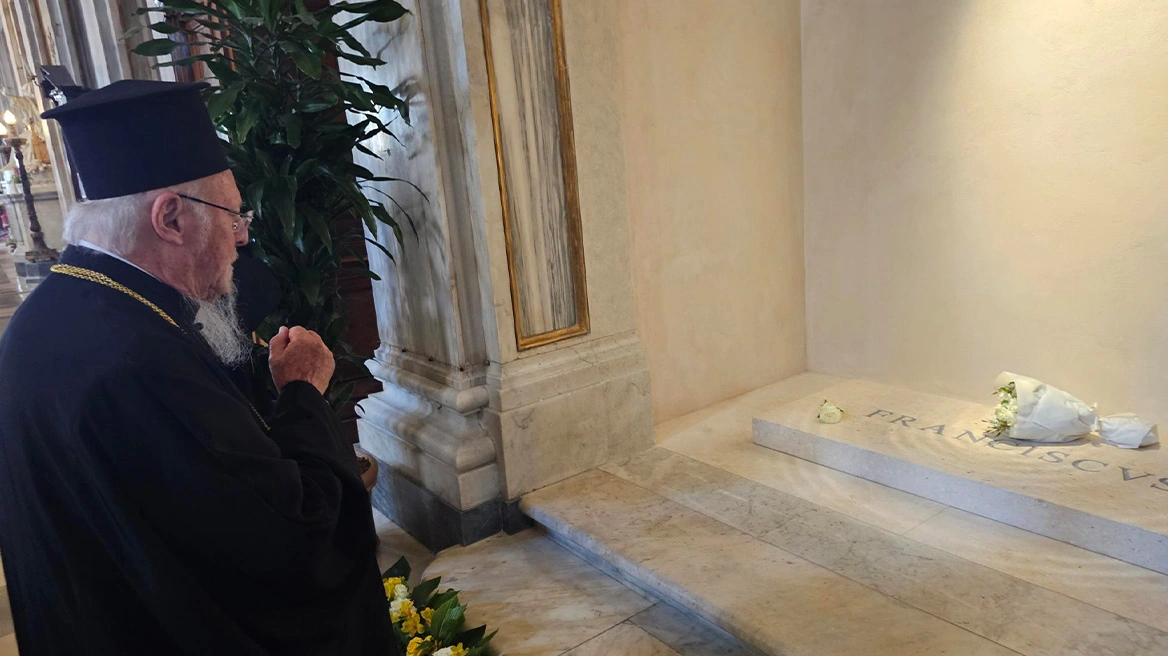 Στον τάφο του Πάπα Φραγκίσκου ο Πατριάρχης Βαρθολομαίος