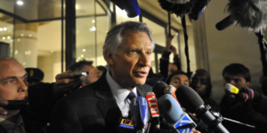 Να απομονωθεί στρατηγικά το Ισραήλ ζήτησε ο πρώην Γάλλος πρωθυπουργός Ντομινίκ ντε Βιλπέν