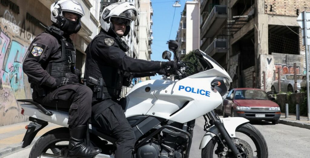 Επιχείρηση της ΕΛ.ΑΣ για κύκλωμα δουλεμπόρων: 12 συλλήψεις, ανάμεσά τους και ο αρχηγός - Είχαν βγάλει 4 εκατ. ευρώ