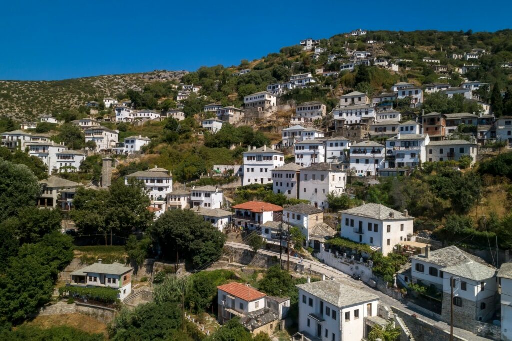 Διαβάστε ακόμη: • Ποιοι θέλουν να διώξουν τον Ιβάν Σαββίδη από το Λιμάνι της Θεσσαλονίκης; • Η Κάιλι Τζένερ φόρεσε το ιστορικό μαγιό της Κλόντια Σίφερ 30 χρόνια μετά • Φωνητική εξέταση για την Κατάθλιψή, την Άνοια και το Alzheimer σε 5 λεπτά • Final Four 2025: Πότε παίζουν Ολυμπιακός και Παναθηναϊκός – Το αναλυτικό πρόγραμμα