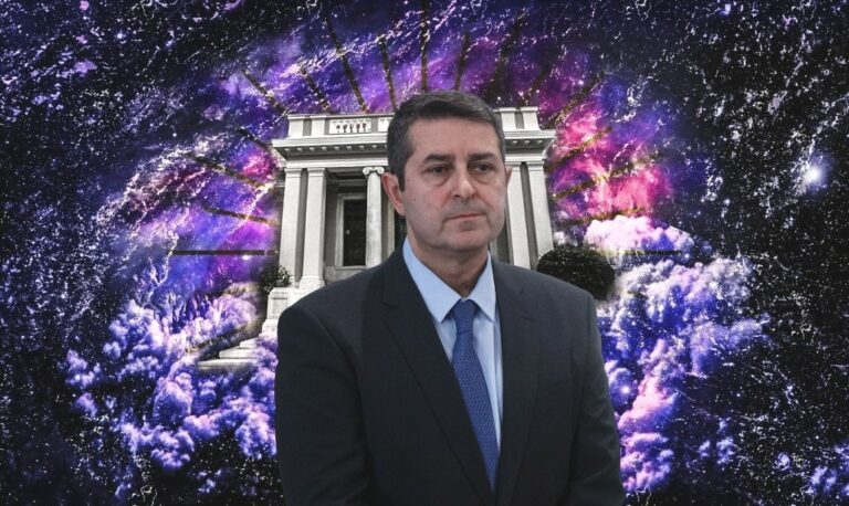 Ενισχυμένος στο Μαξίμου ο Γιώργος Μυλωνάκης 2. «Παγωμένες» οι σχέσεις από το παρελθόν που είχαν διαταραχθεί - Μπήκαν στη μέση μεσολαβητές 3. Έρχεται βαρβάτη αγωγή κατά της εταιρίας που χρηματοδοτούσε την Ομάδα Αλήθειας!