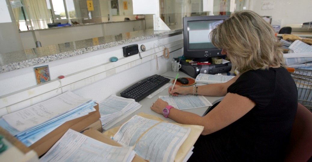 Αλλάζει το πειθαρχικό πλαίσιο στο Δημόσιο: Απόλυση και για άρνηση αξιολόγησης - Πώς θα αντιμετωπιστούν οι καθυστερήσεις