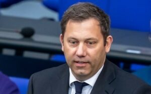 Ο Γερμανός ΥΠΟΙΚ προειδοποιεί: Οι δασμοί Τραμπ πλήττουν και την αμερικανική οικονομία