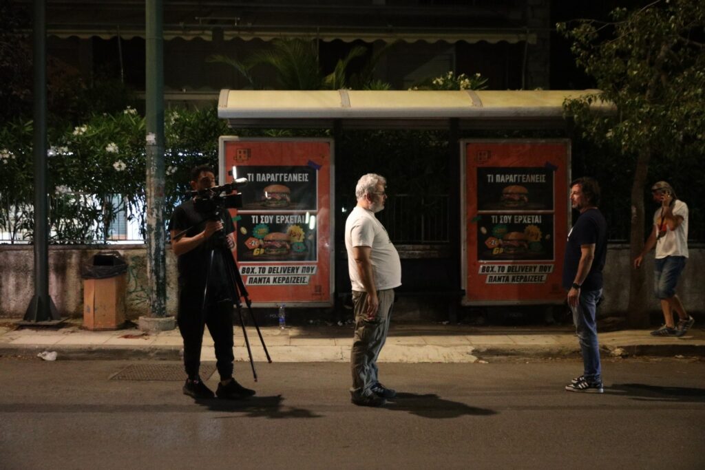 Φρουρούμενος και διασωληνωμένος νοσηλεύεται ο οδηγός του ΙΧ που έπεσε σε στάση λεωφορείου στο Χαλάνδρι