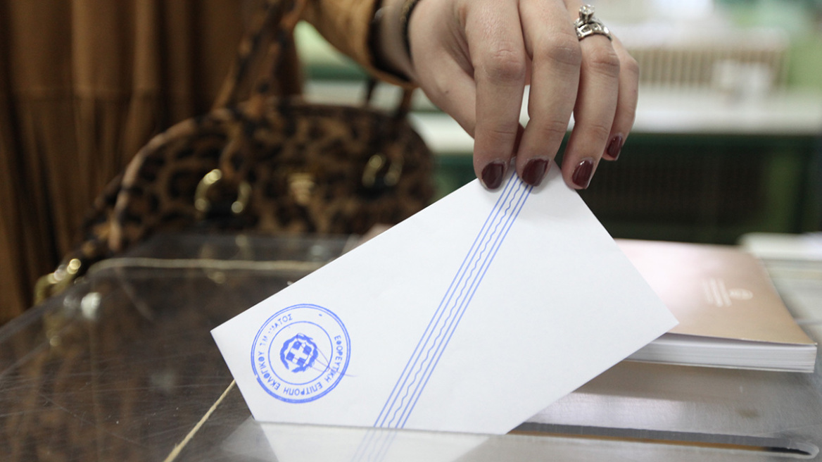 Δημοσκόπηση Interview: Πρώτη με 30,1% η ΝΔ - Δεύτερο το ΠΑΣΟΚ