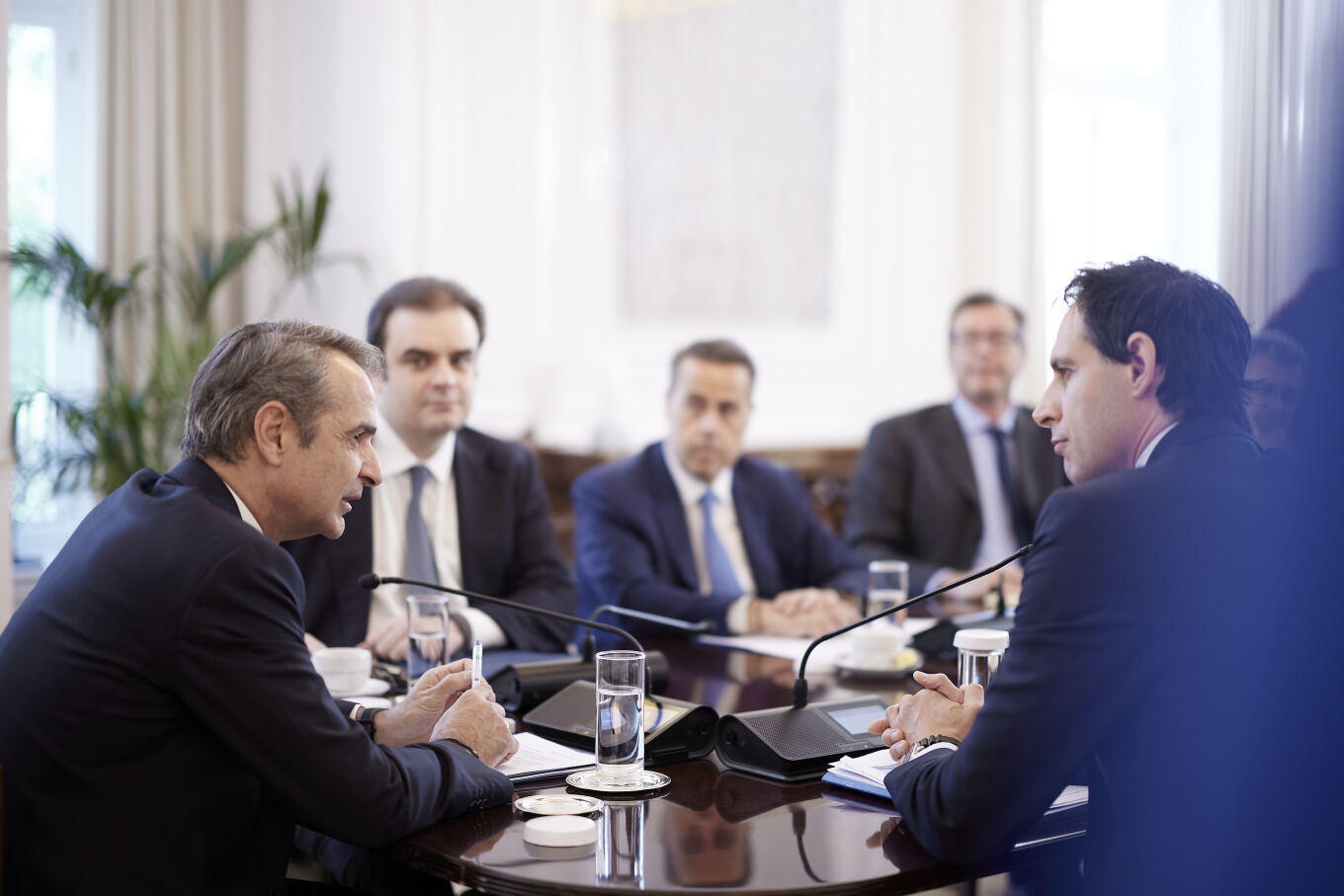 Βόπκε Χούκστρα σε Κυριάκο Μητσοτάκη: Είναι εντυπωσιακό αυτό που έχετε κάνει στην οικονομία