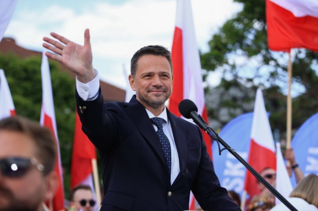 Εκλογές στην Πολωνία: Μικρό προβάδισμα του υποψηφίου του κυβερνώντος κόμματος ενόψει του β