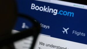 Οι Ξενοδόχοι Ελλάδος κατά της Booking – Οι ρήτρες ισοτιμίας, ο ανταγωνισμός και οι ζημίες
