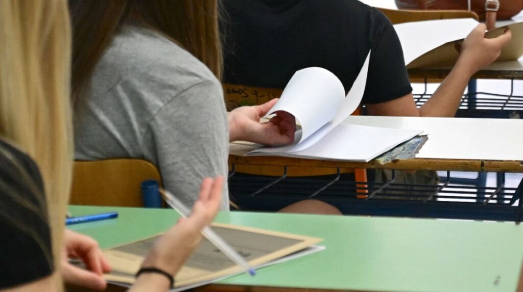 Πανελλαδικές 2025: Πρεμιέρα σήμερα με Νεοελληνική Γλώσσα - Αναλυτικά το πρόγραμμα
