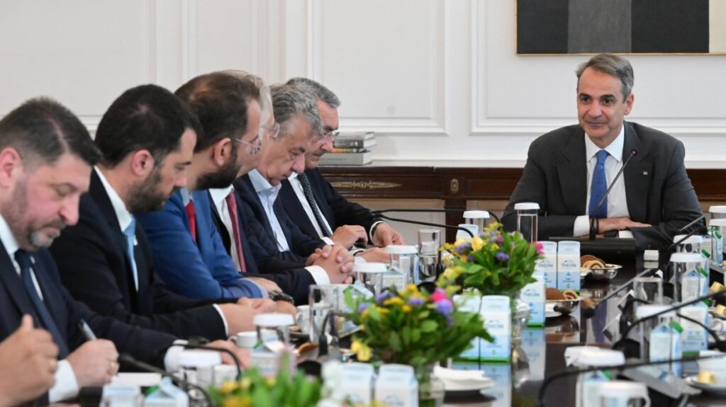 Κυριάκος Μητσοτάκης σε περιφερειάρχες: Να ενταθούν μέχρι το τέλος του έτους οι προσπάθειες για τα έργα που είναι σε εξέλιξη