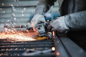 Βιομηχανία: Ήπια αύξηση 0,5% στις τιμές παραγωγού τον Απρίλιο