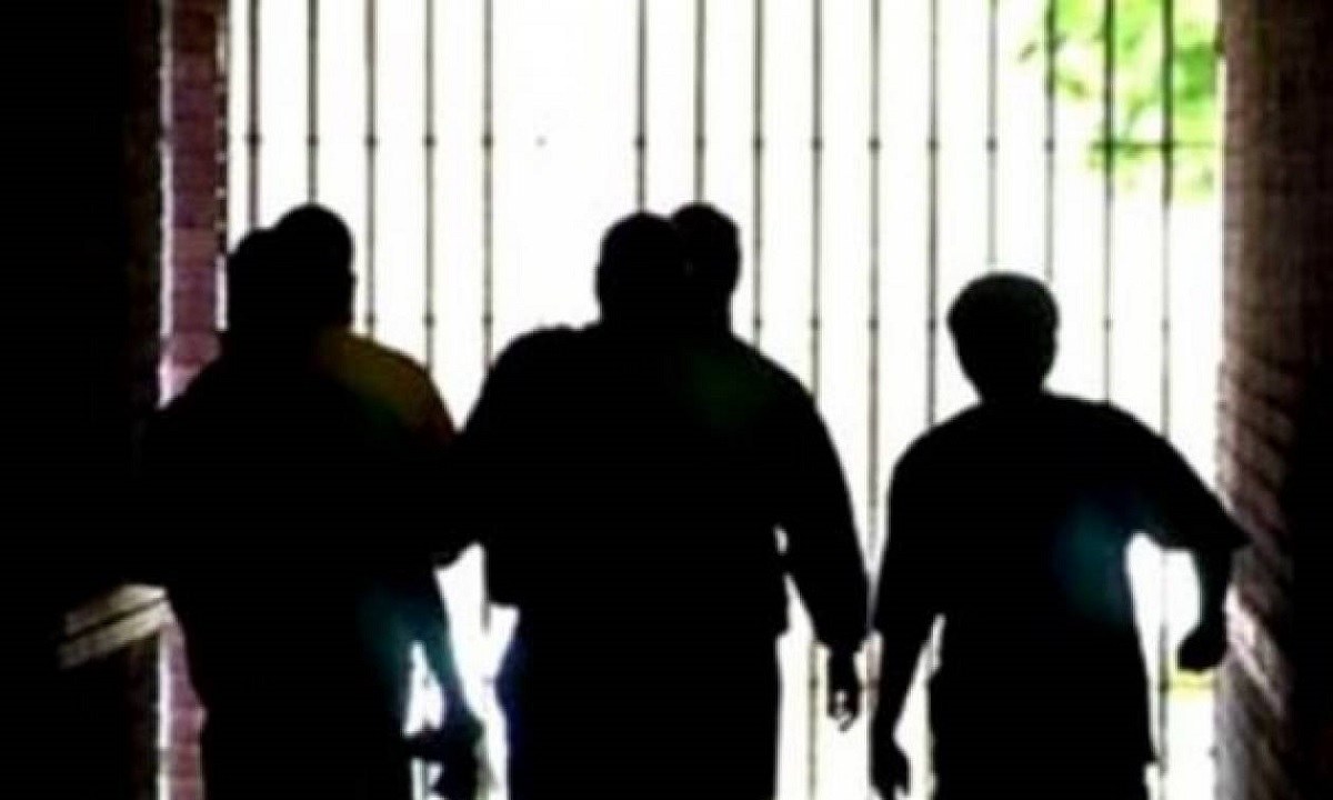 Αδίστακτη συμμορία ανηλίκων λήστευε καταστήματα με κουζινομάχαιρα και πιστόλια ρέπλικες