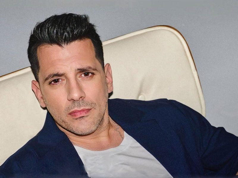 Θοδωρής Φέρρης: Με την τελευταία σχέση μου γνωριστήκαμε στο μαγαζί που εμφανιζόμουν και συγκατοικήσαμε για τρία χρόνια