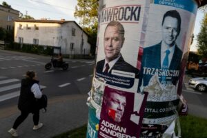 Οι Πολωνοί καλούνται εκ νέου σήμερα, Κυριακή στις κάλπες, για τον δεύτερο γύρο των προεδρικών εκλογών